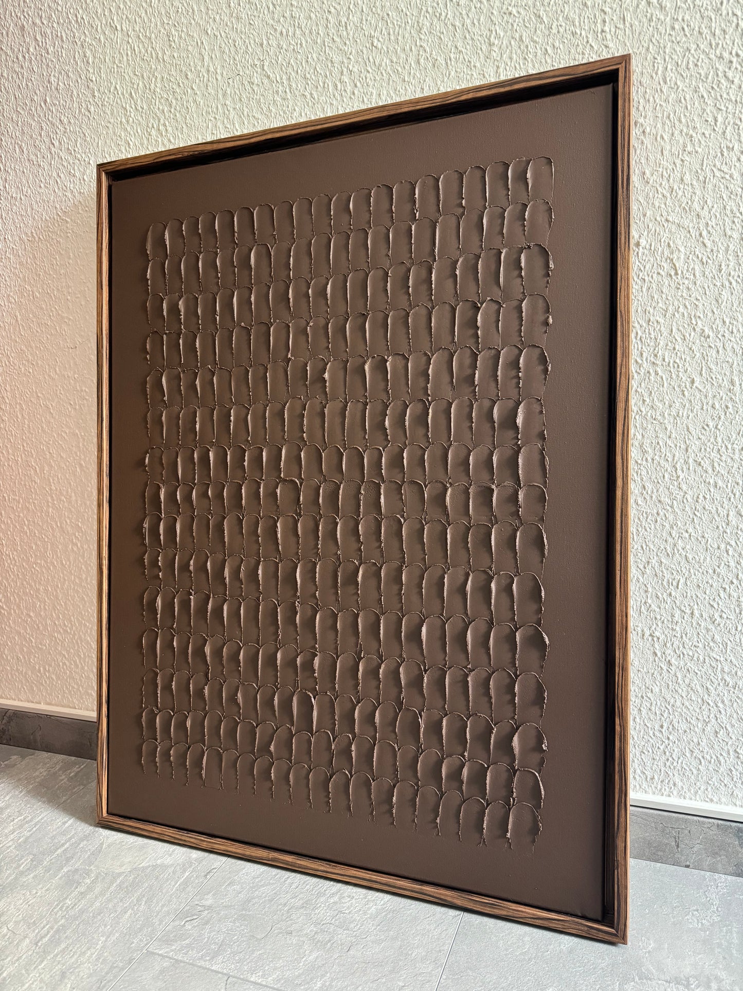 Strukturbild SCALE in braun