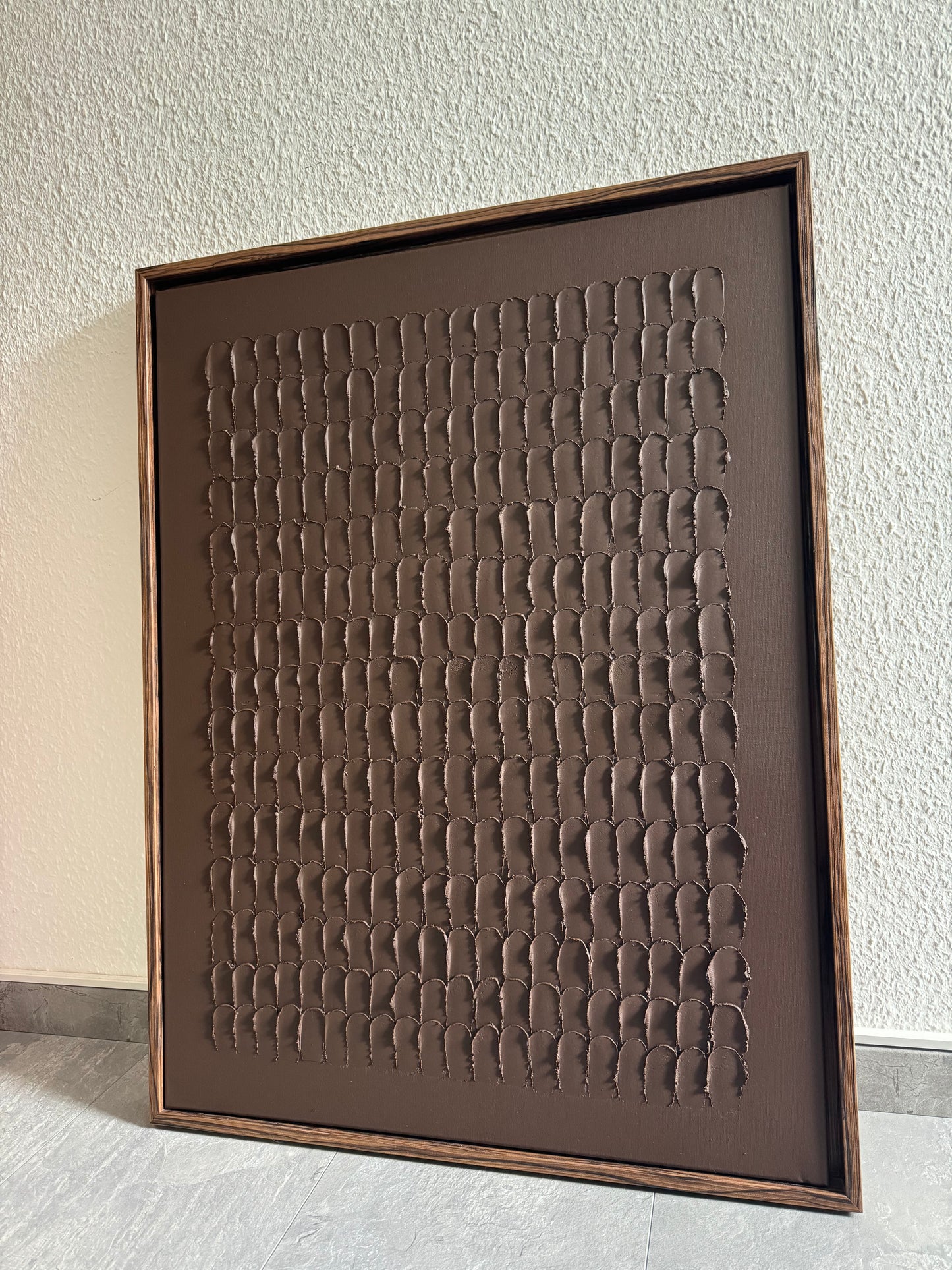 Strukturbild SCALE in braun