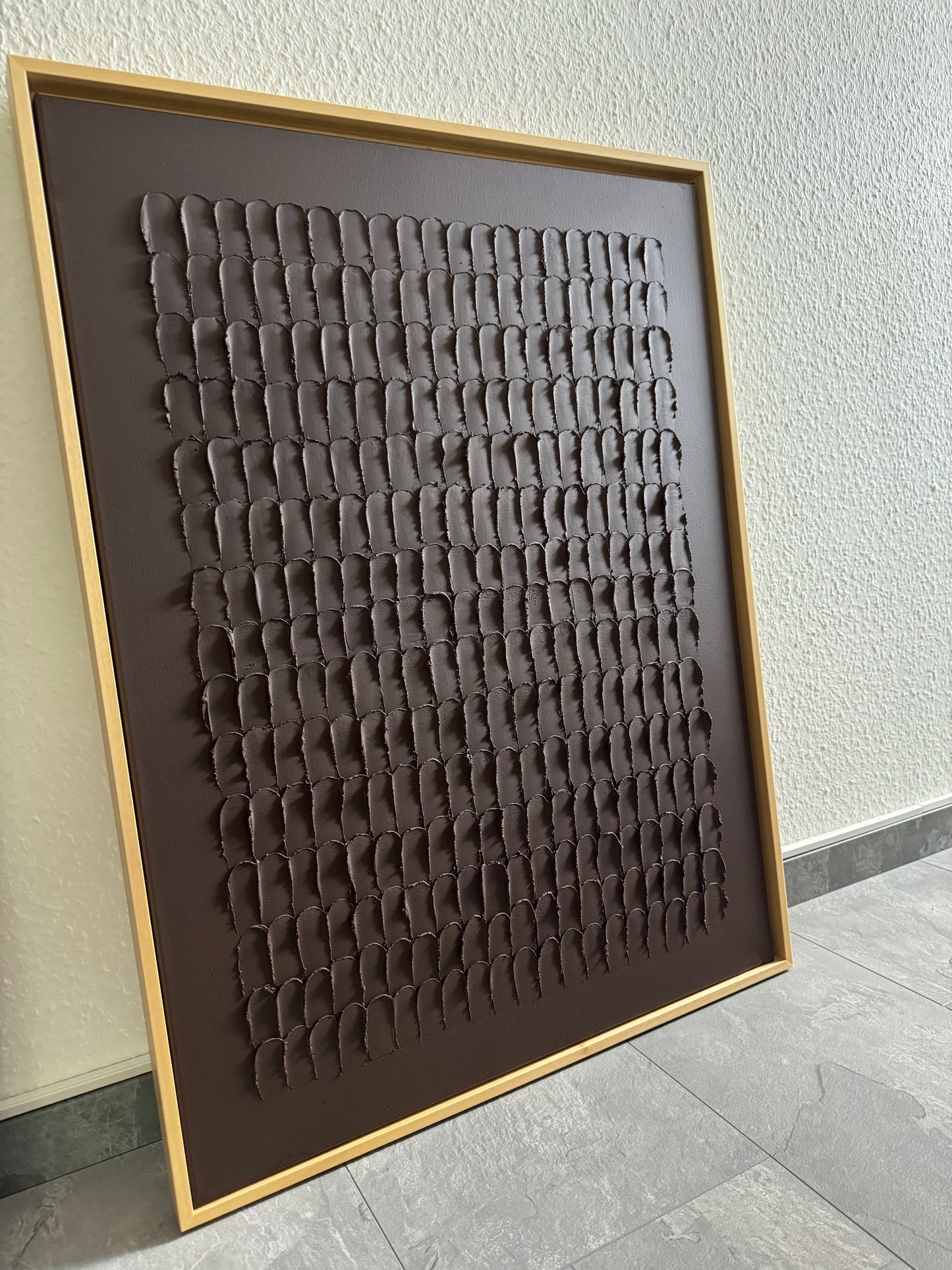 Strukturbild SCALE in braun