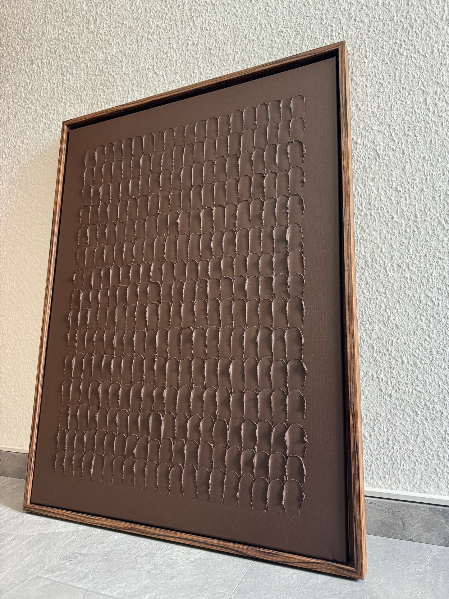 Strukturbild SCALE in braun